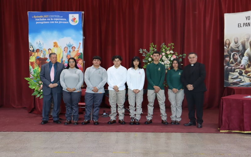 Estudiantes de Especialidades Técnicas Reciben Simbólica Investidura en Ceremonia Llena de Tradición Salesiana