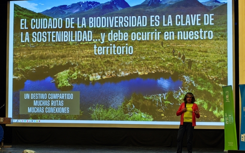 Estudiantes de 4° Medio B proyectan un futuro sostenible en importante Seminario Municipal