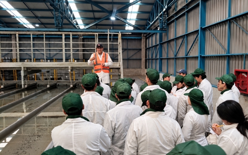 Estudiantes de la especialidad Agropecuaria potencian sus aprendizajes con visita técnica a Unifrutti