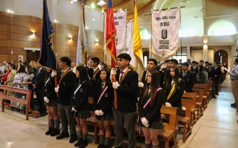 Emotiva Eucarist&iacute;a de Acci&oacute;n de Gracias Despidi&oacute; a los Estudiantes de 4&deg; Medio