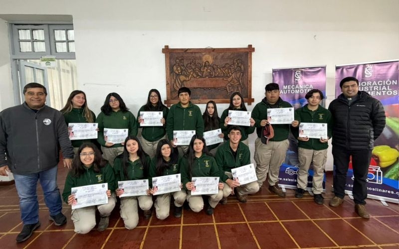 Más de 120 jóvenes fortalecen su futuro al certificarse en los talleres técnicos de nuestra Casa Salesiana