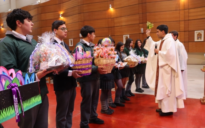 ¡Cristo Vive! Estudiantes de Enseñanza Media Celebran con Fe y Esperanza la Pascua de Resurrección
