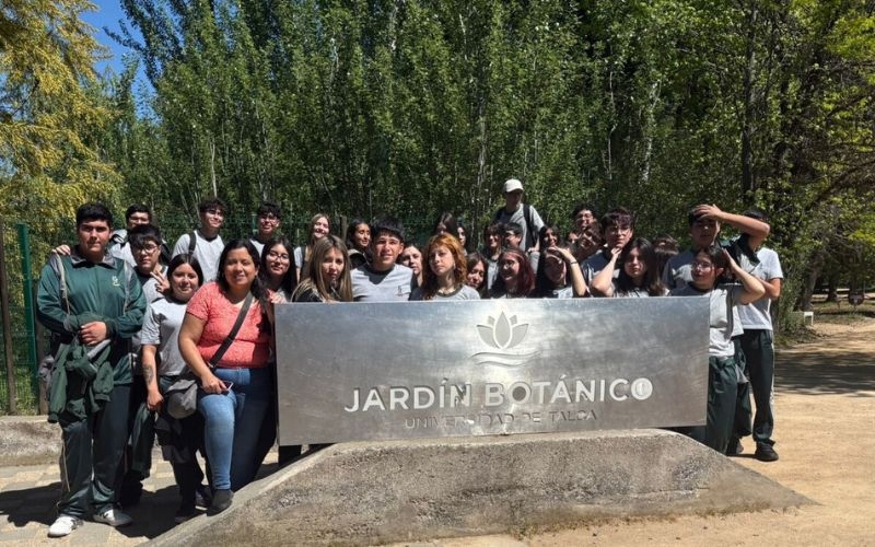Estudiantes de Ciencias se Conectan con la Naturaleza en Visita al Jardín Botánico de la Universidad de Talca
