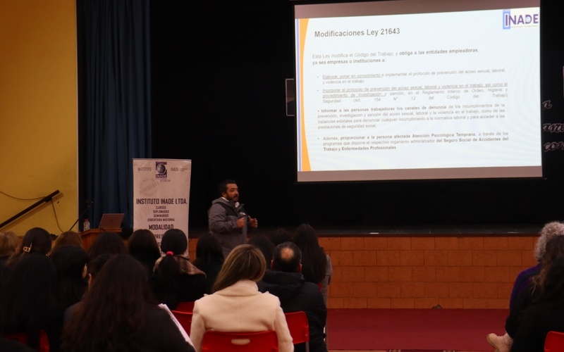 Comunidad Educativa se capacita en Ley Karin y normativas de Convivencia Escolar para promover ambientes seguros