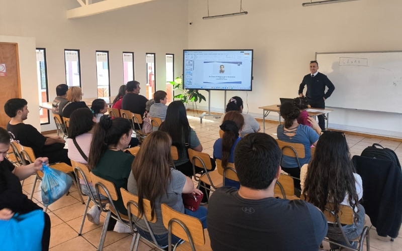Familias y Colegio Unidos: Exitosa Jornada para Abordar y Prevenir el Ausentismo Escolar