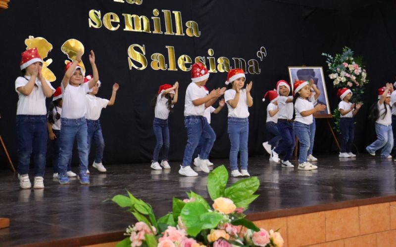 De Pre-B&aacute;sica a la "Escuela Grande": K&iacute;nder Celebra su Promoci&oacute;n a Primero B&aacute;sico