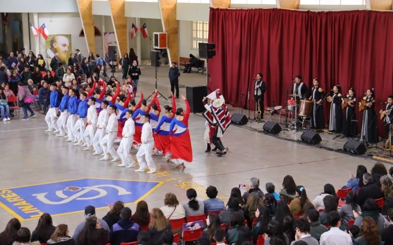 Espectacular Presentación del Ballet Folclórico BAFOCHI en Salesianos Linares