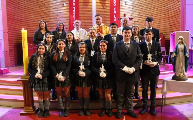 Jóvenes Reciben su Primera Comunión en Emotiva Eucaristía de María Auxiliadora
