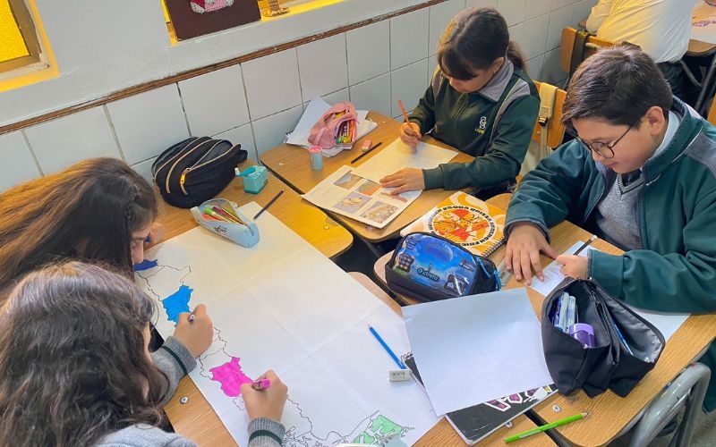 ¡Recorriendo Nuestro País! Estudiantes de 5°A Destacan con Creativos Mapas de las Zonas Naturales de Chile
