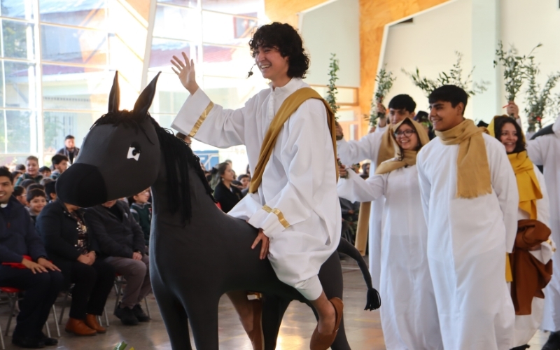 Domingo de Ramos: Comunidad Educativa Inicia la Semana Santa con Significativa Celebración