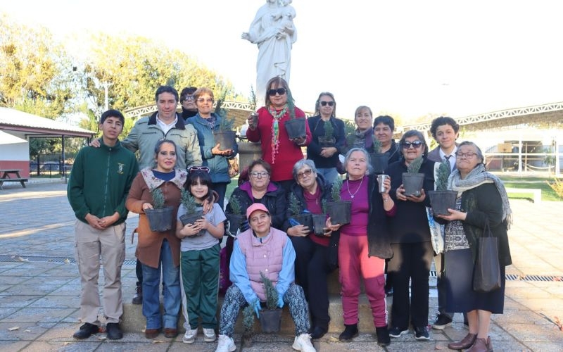 Vinculación con la Comunidad: Junta de Vecinos Crisóstomo Gavirati Participa en Taller de Propagación de Plantas en el Día de la Tierra