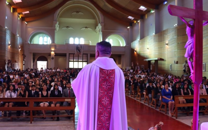 Octavos Básicos Agradecen su Paso por la Enseñanza Básica en Emotiva Eucaristía